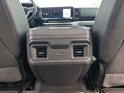 Used 2025 Chevrolet Silverado 1500 LT Trail Boss w/ LT Trail Boss Premium Package AWD/4WD image 33
