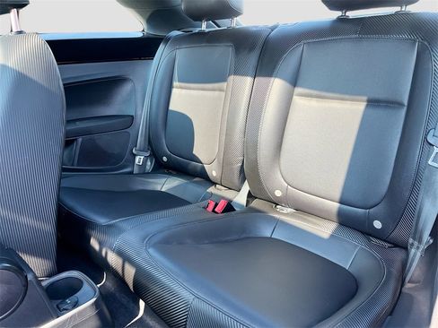 Used 2019 Volkswagen Beetle 2.0T SE image 25