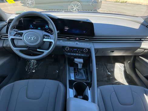 Used 2023 Hyundai Elantra SEL w/ Convenience Package image 15
