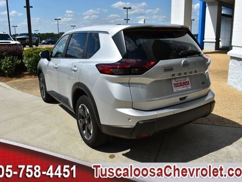Used 2024 Nissan Rogue SV FWD image 7
