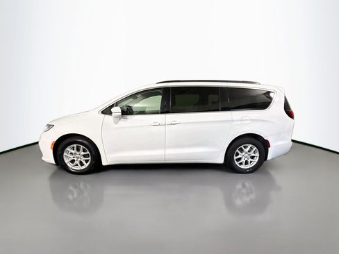 Used 2022 Chrysler Pacifica Touring-L FWD image 6