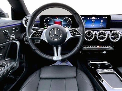 Used 2025 Mercedes-Benz CLA 250 4MATIC image 11