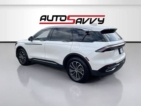 Used 2024 Lincoln Nautilus Premier AWD/4WD image 5