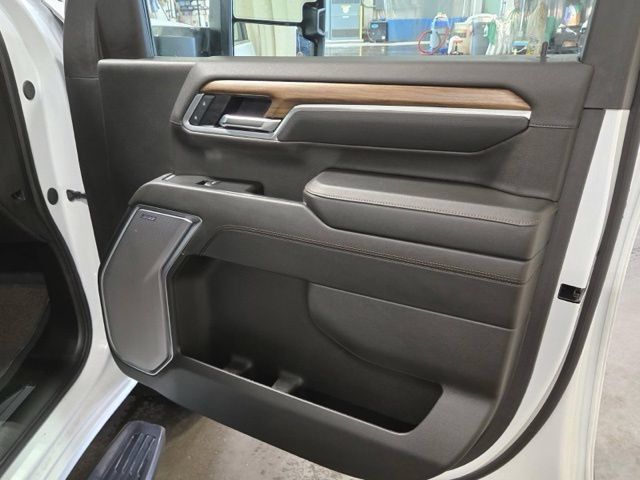 Used 2025 Chevrolet Silverado 3500 High Country w/ Technology Package AWD/4WD image 10