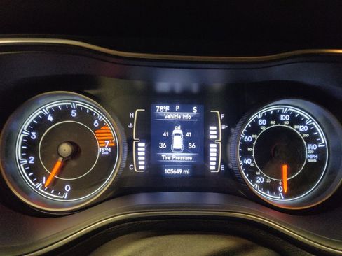 Used 2020 Jeep Cherokee Latitude Plus FWD image 23