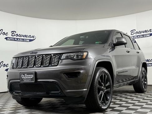 Used 2019 Jeep Grand Cherokee Altitude image 3