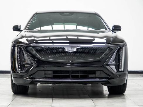Used 2025 Cadillac Lyriq Sport w/ LPO, Floor Liner Package AWD/4WD image 9