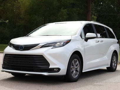Used 2025 Toyota Sienna XLE