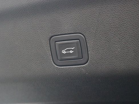 Used 2023 Chevrolet Suburban LT AWD/4WD image 12
