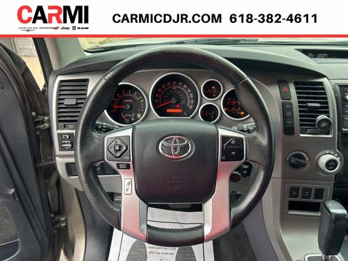 Used 2016 Toyota Sequoia SR5 AWD/4WD image 15
