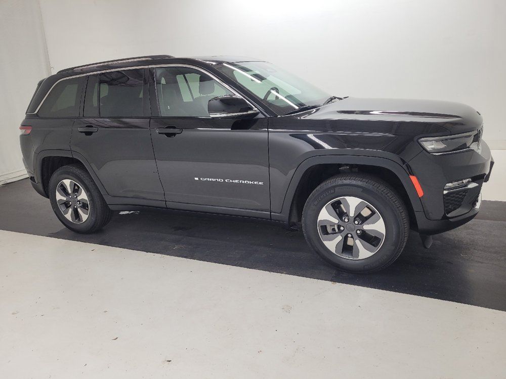 Used 2023 Jeep Grand Cherokee 4WD 4xe w/ Luxury Tech Group II image 11
