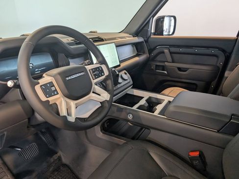 New 2025 Land Rover Defender 110 S image 12