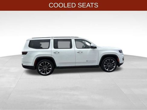Used 2022 Jeep Wagoneer Series III w/ Premium Group I AWD/4WD image 8