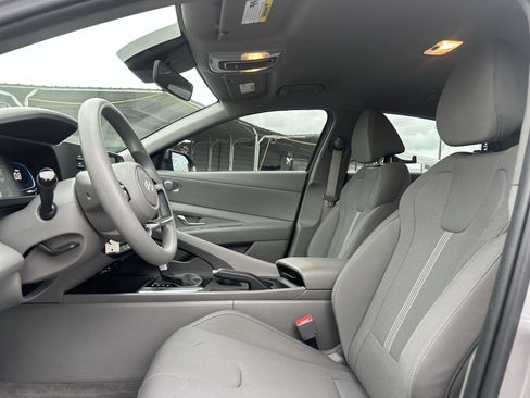 Used 2025 Hyundai Elantra SE FWD image 13