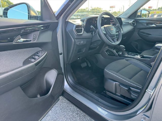 Used 2025 Chevrolet TrailBlazer LT AWD/4WD image 14
