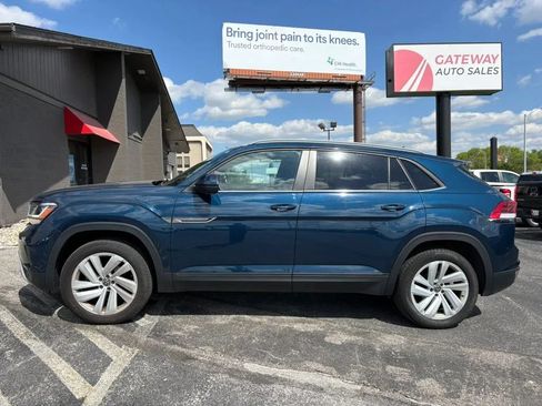 Used 2020 Volkswagen Atlas Cross Sport SE w/ Towing Package AWD/4WD image 2