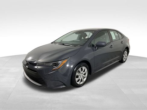 Used 2025 Toyota Corolla LE FWD image 4