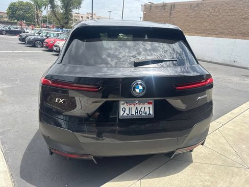 Used 2024 BMW iX xDrive50 w/ Premium Package AWD/4WD image 5