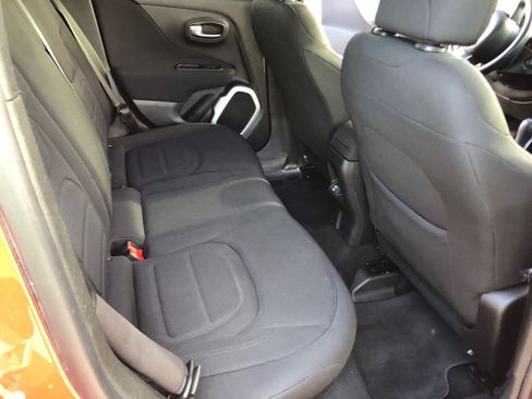 Used 2018 Jeep Renegade Latitude image 17