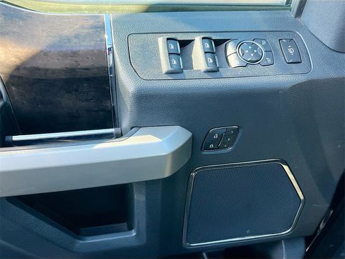 Used 2022 Ford F350 Lariat w/ Chrome Package image 18