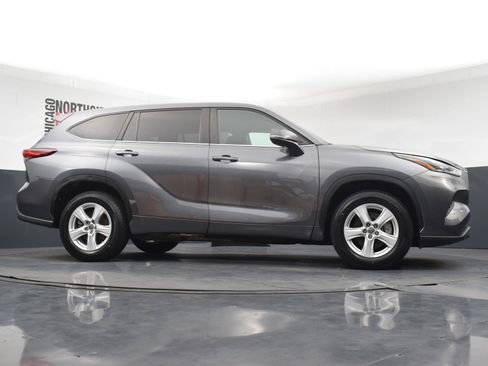 Used 2023 Toyota Highlander L FWD image 29