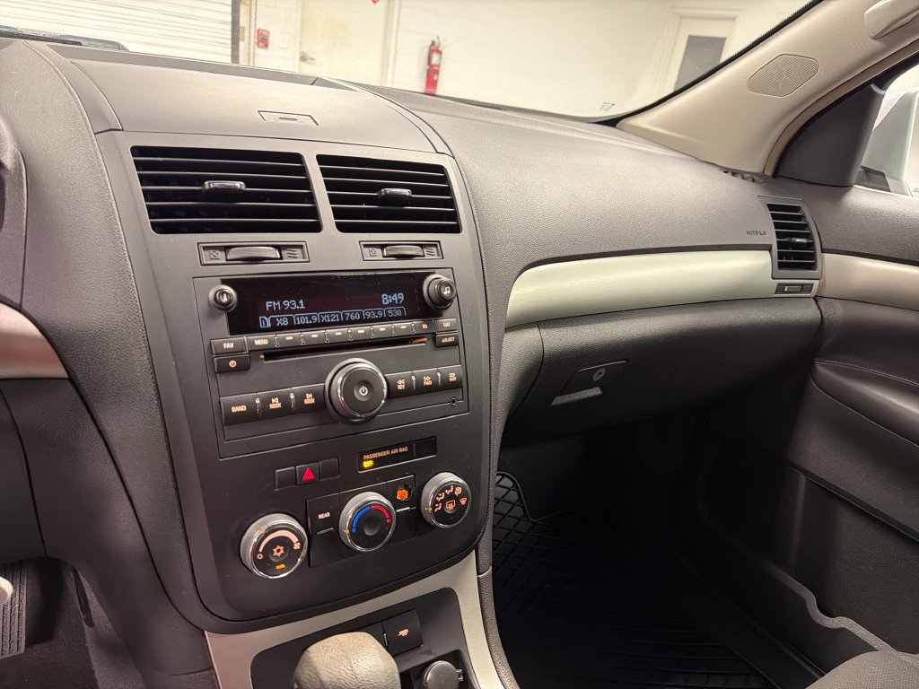 Used 2009 Saturn Outlook XE w/ Convenience Package FWD image 33