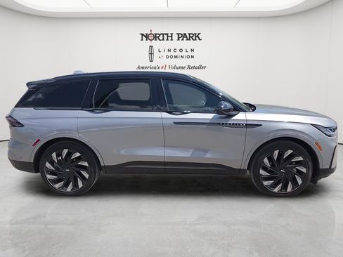 Used 2024 Lincoln Nautilus Reserve w/ Equipment Group 203A AWD/4WD image 6