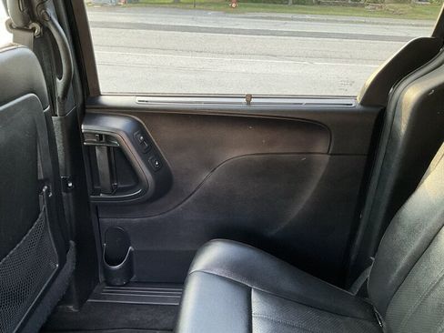 Used 2017 Dodge Grand Caravan GT FWD image 17