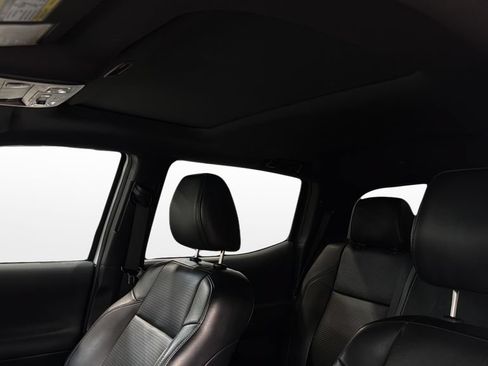 Used 2018 Toyota Tacoma SR5 AWD/4WD image 31