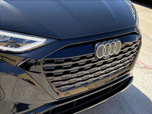 Used 2024 Audi Q8 e-tron Premium Plus w/ Premium Plus Package AWD/4WD image 28