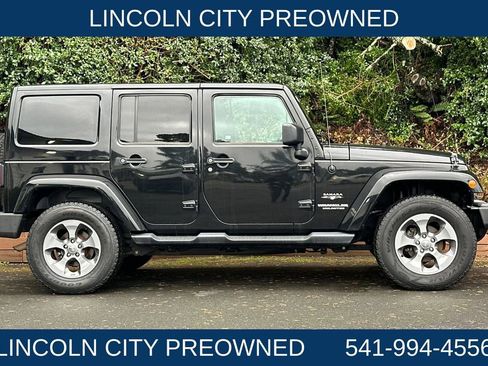 Used 2017 Jeep Wrangler Unlimited Sahara w/ Connectivity Group image 2