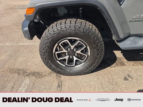 Used 2020 Jeep Gladiator Overland AWD/4WD image 27