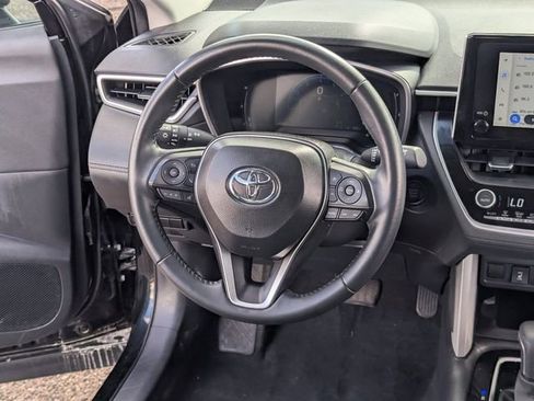 Used 2025 Toyota Corolla Cross XLE image 15