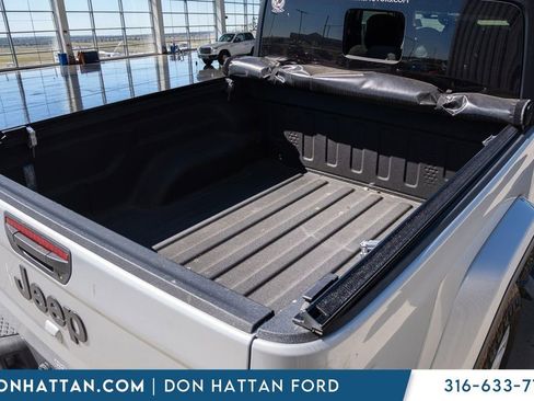 Used 2023 Jeep Gladiator Sport image 28