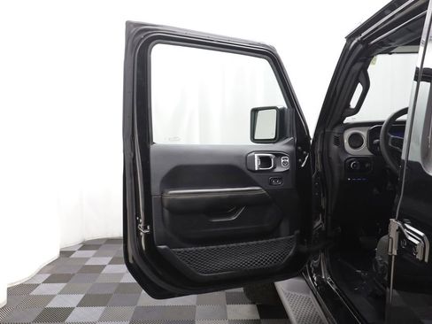 Used 2024 Jeep Wrangler Unlimited Sahara w/ Technology Group AWD/4WD image 5
