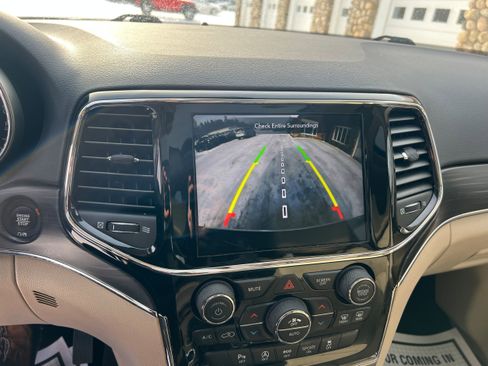Used 2020 Jeep Grand Cherokee Limited image 16