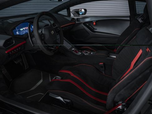 Used 2024 Lamborghini Huracan STO RWD image 32