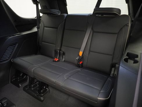 Used 2024 GMC Yukon SLT w/ SLT Premium Package AWD/4WD image 21