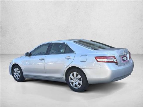 Used 2011 Toyota Camry LE FWD image 4