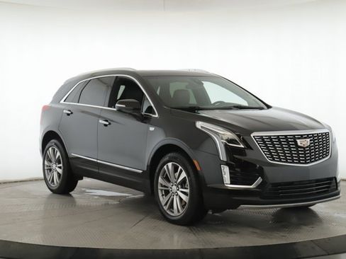 Used 2025 Cadillac XT5 Premium Luxury image 2