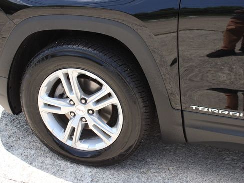 Used 2023 GMC Terrain SLE w/ LPO, Floor Liner Package AWD/4WD image 10