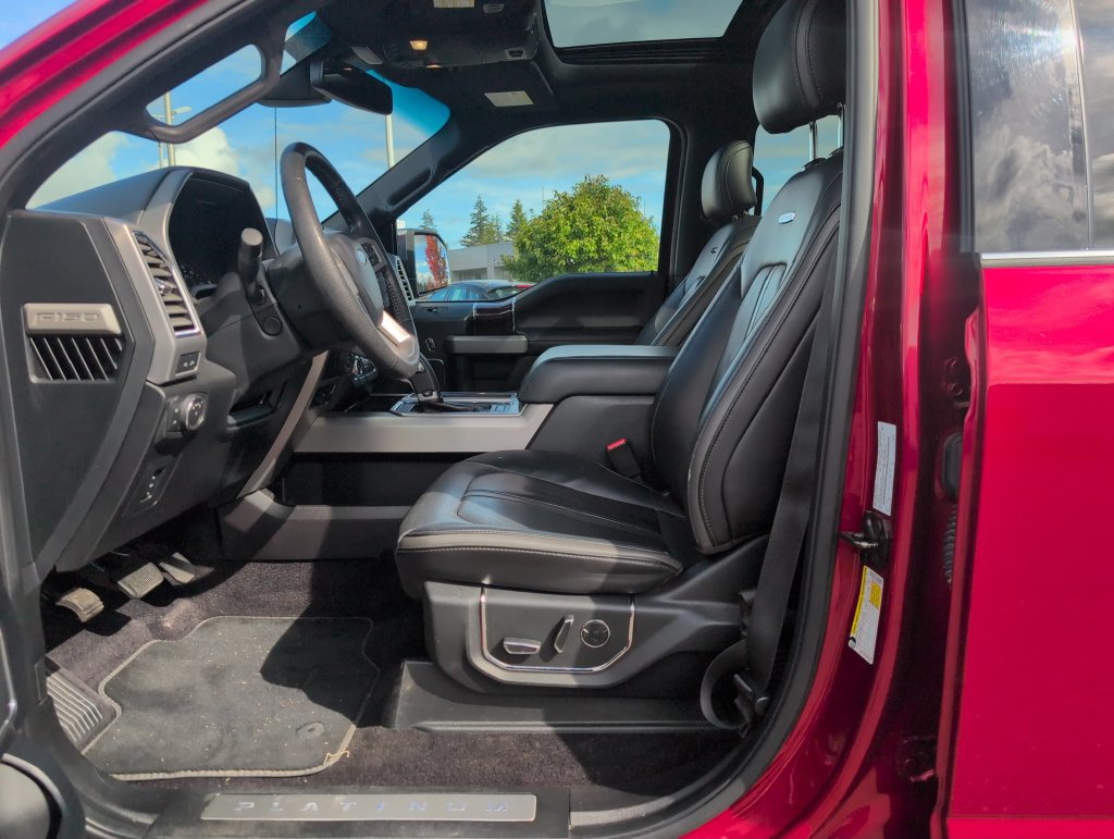 Used 2016 Ford F150 Platinum w/ Equipment Group 701A Luxury AWD/4WD image 4