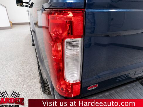 Used 2018 Ford F250 XLT w/ XLT Premium Package image 9