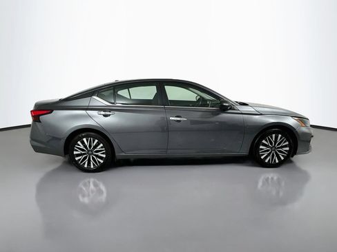Used 2024 Nissan Altima 2.5 SV FWD image 8