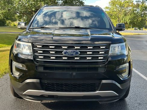 Used 2016 Ford Explorer XLT w/ Equipment Group 202A image 3