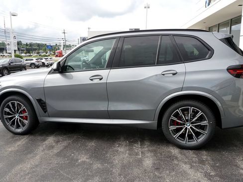 New 2026 BMW X5 xDrive40i w/ M Sport Package AWD/4WD image 9
