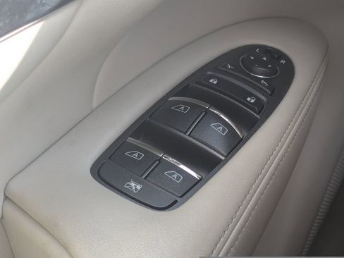 Used 2011 INFINITI M37 x w/ Deluxe Touring Pkg image 11