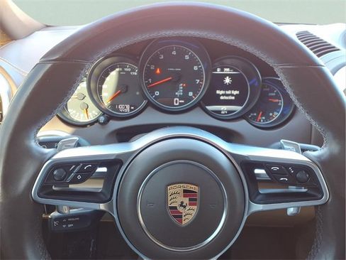 Used 2017 Porsche Cayenne Platinum Edition image 13