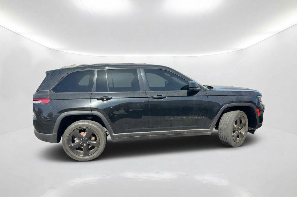 Used 2023 Jeep Grand Cherokee Altitude AWD/4WD image 4