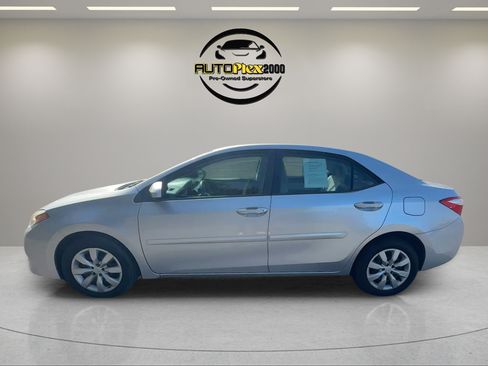 Used 2016 Toyota Corolla LE FWD image 4